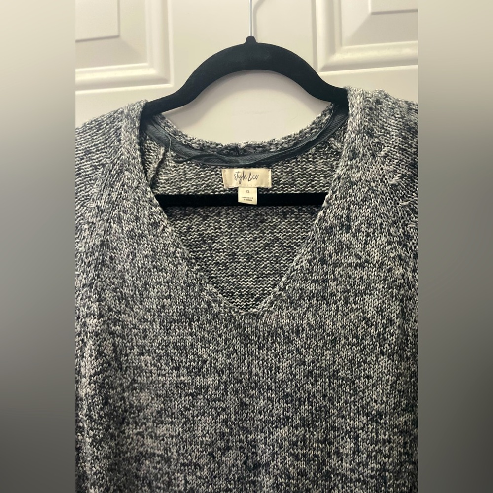 NWT XL Style & Co. Black White V Neck Ribbed Trim Boho Retreat Sweater - Picture 3 of 9